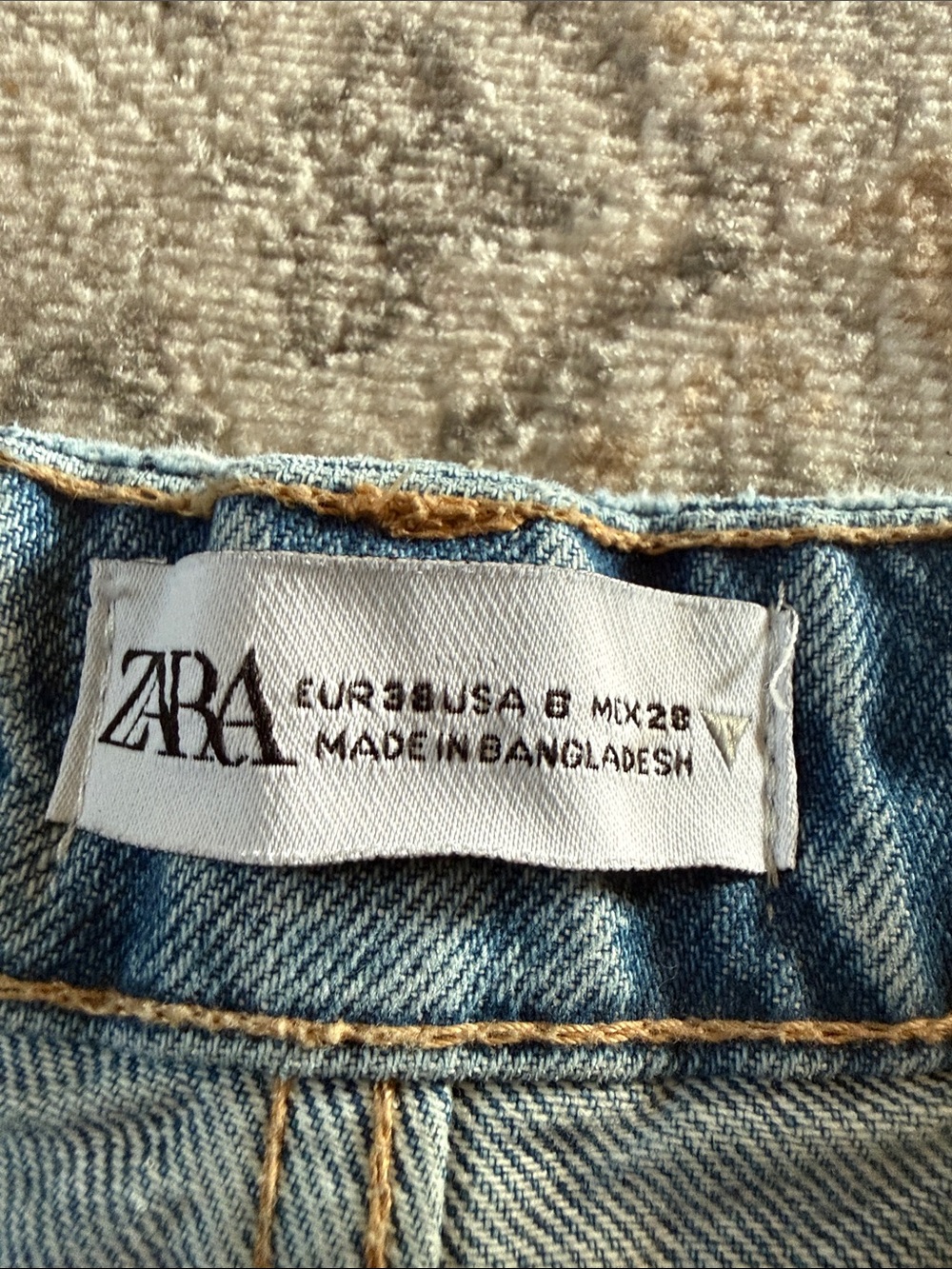 Zara light blue denim jeans with tan stitching - Picture 2 of 6